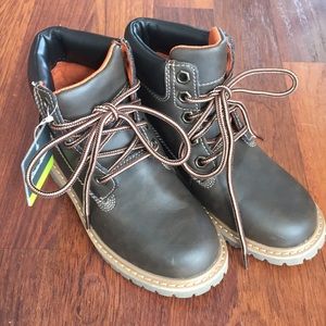 NWT Children’s Eddie Bauer brown lace up boots